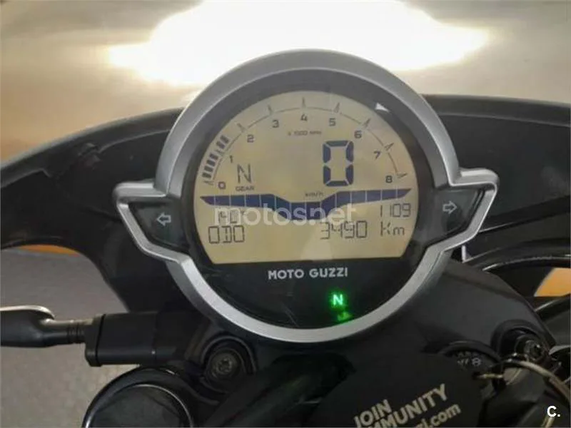 Moto Guzzi V7 – Vista 13