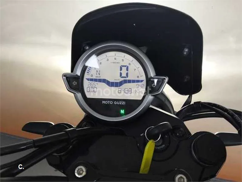 Moto Guzzi V7 – Vista 13