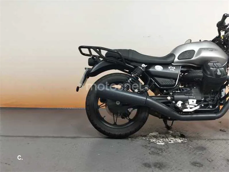 Moto Guzzi V7 – Vista 7