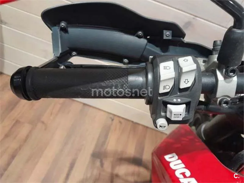 Ducati Hypermotard – Vista 12