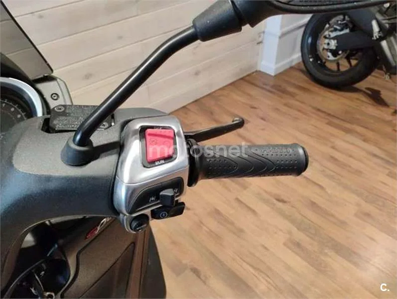 Piaggio MP3 – Vista 11