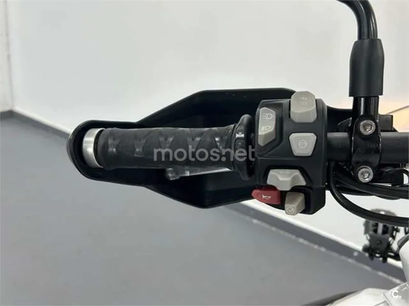 Triumph Tiger 800 XCX – Vista 12