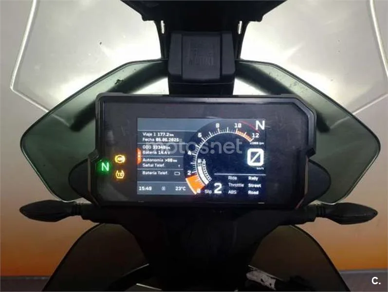 KTM 890 – Vista 13