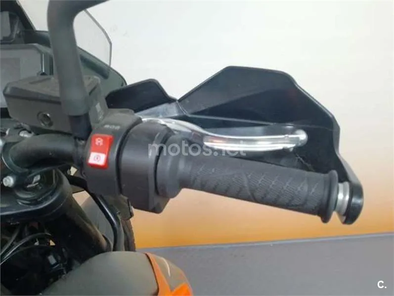 KTM 890 – Vista 14