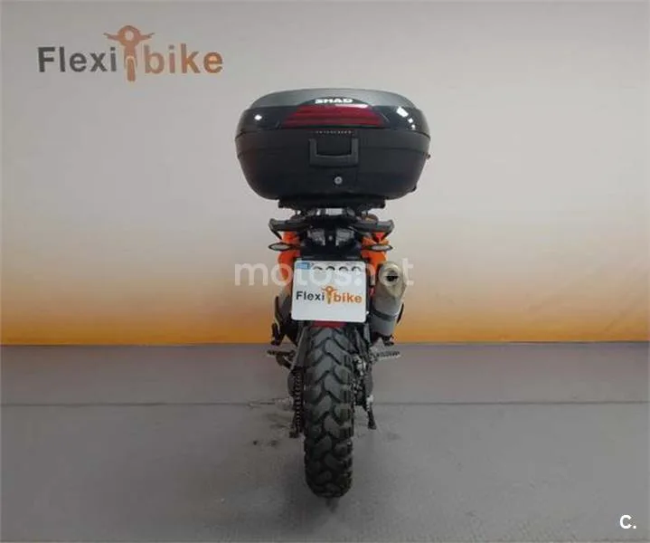 KTM 890 – Vista 5