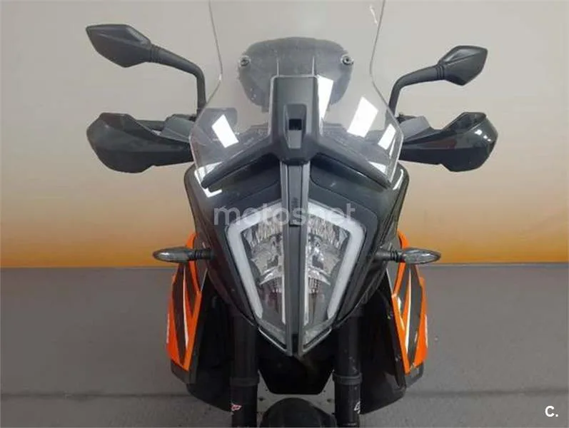 KTM 890 – Vista 10