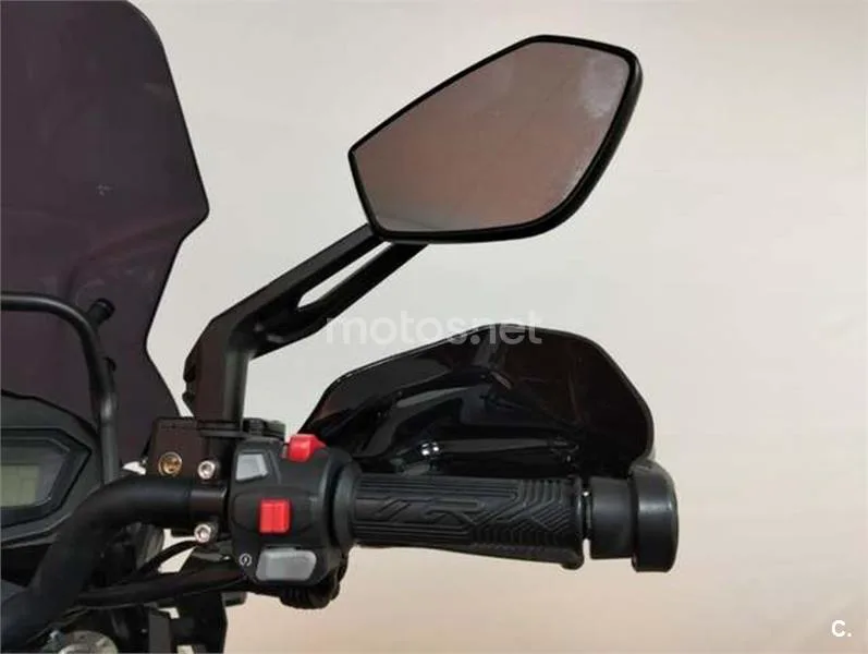 Benelli TRK 502 – Vista 13