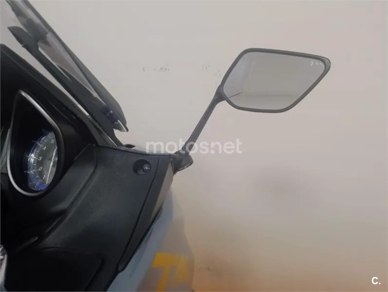 Yamaha TMAX 560 – Vista 15