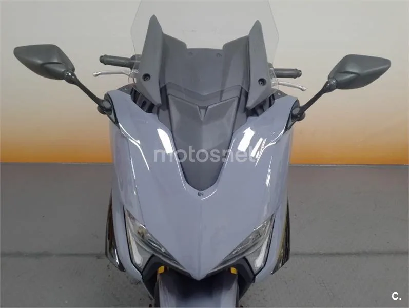 Yamaha TMAX 560 – Vista 10