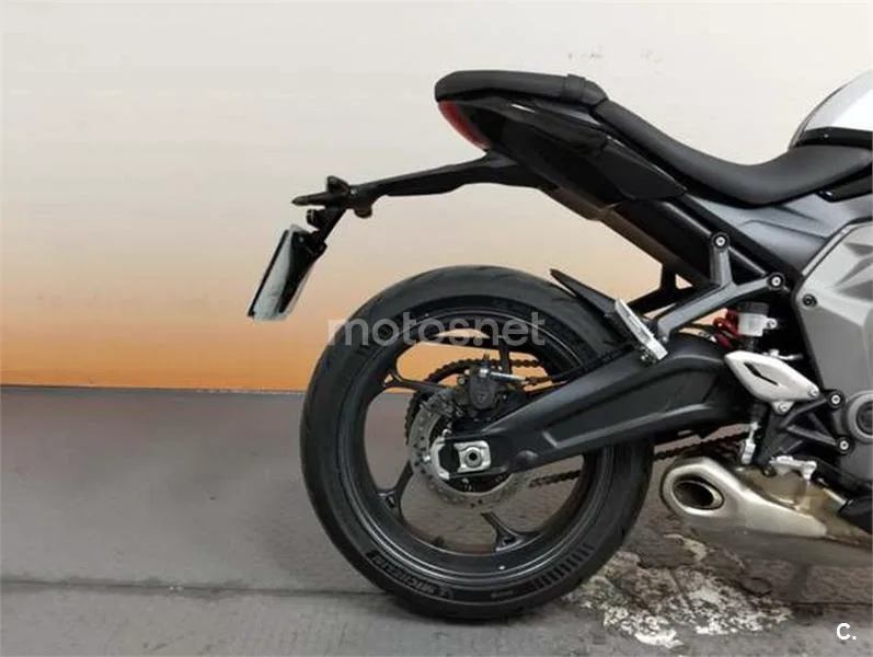 Triumph Daytona 660 – Vista 7