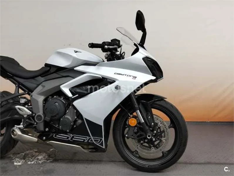 Triumph Daytona 660 – Vista 8