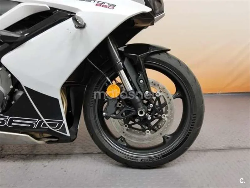 Triumph Daytona 660 – Vista 9