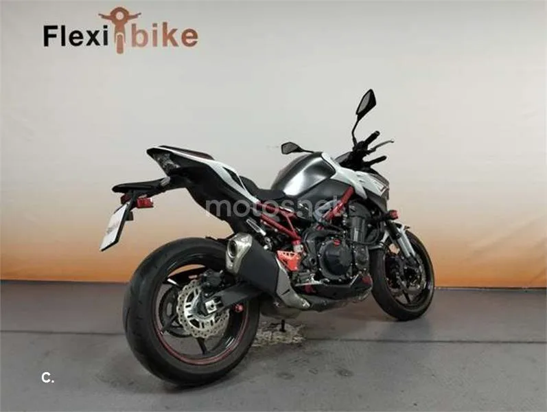 Kawasaki Z900 – Vista 4