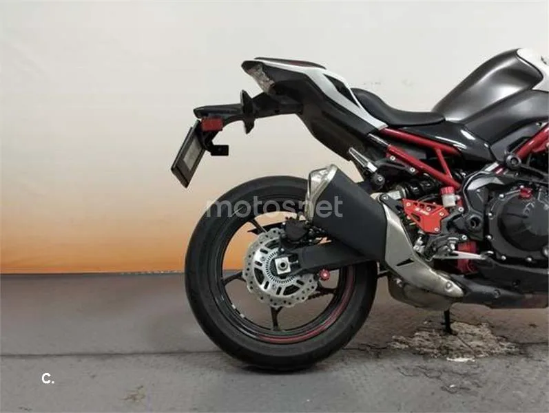 Kawasaki Z900 – Vista 7
