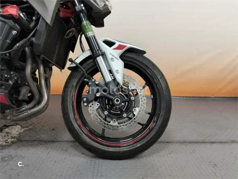 Kawasaki Z900 – Vista 9