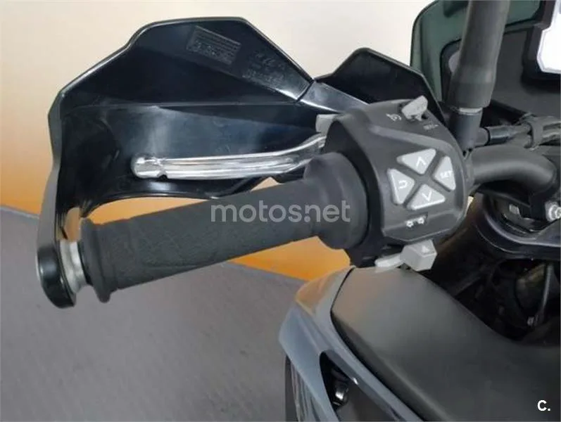 KTM 890 – Vista 12