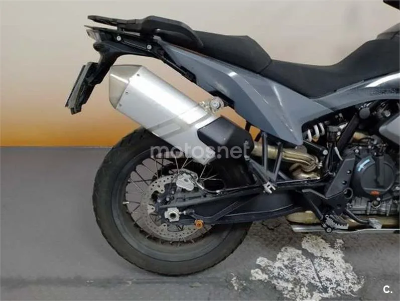KTM 890 – Vista 7