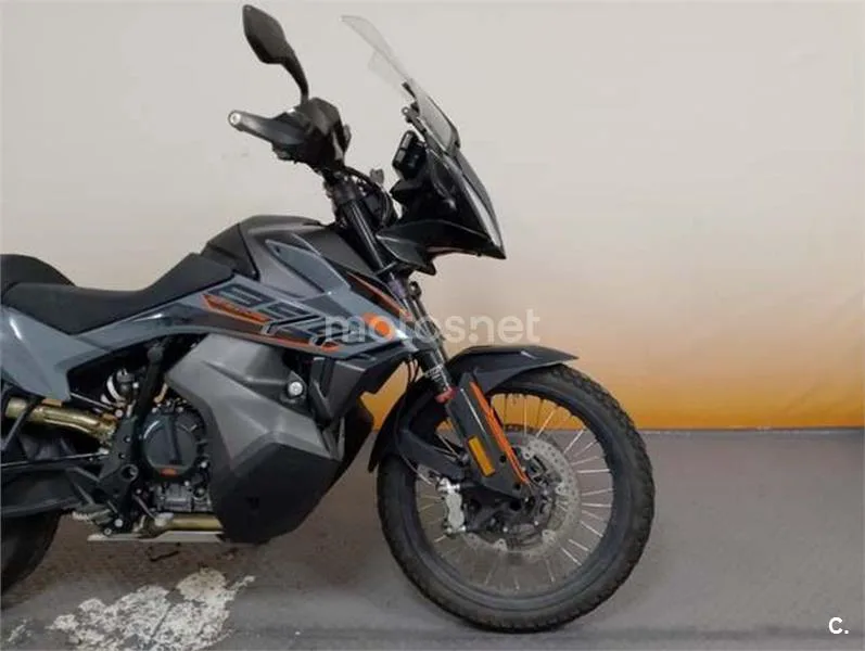 KTM 890 – Vista 8