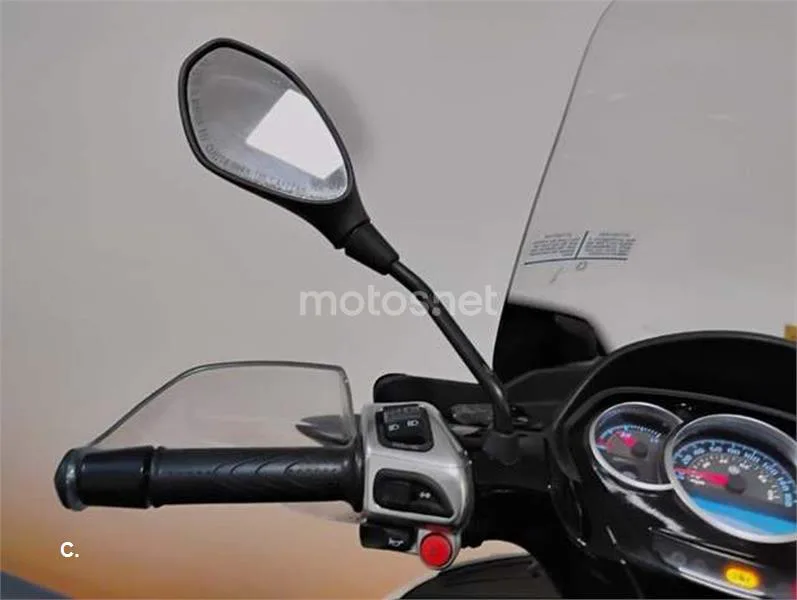Piaggio MP3 – Vista 11