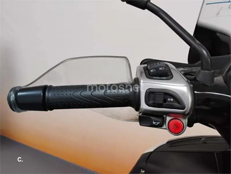 Piaggio MP3 – Vista 12
