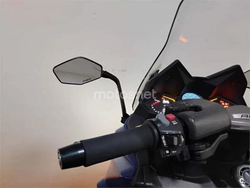 Kymco AK 550 – Vista 11
