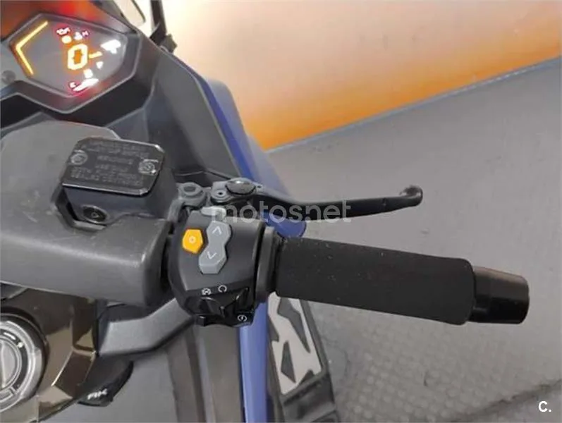Kymco AK 550 – Vista 14