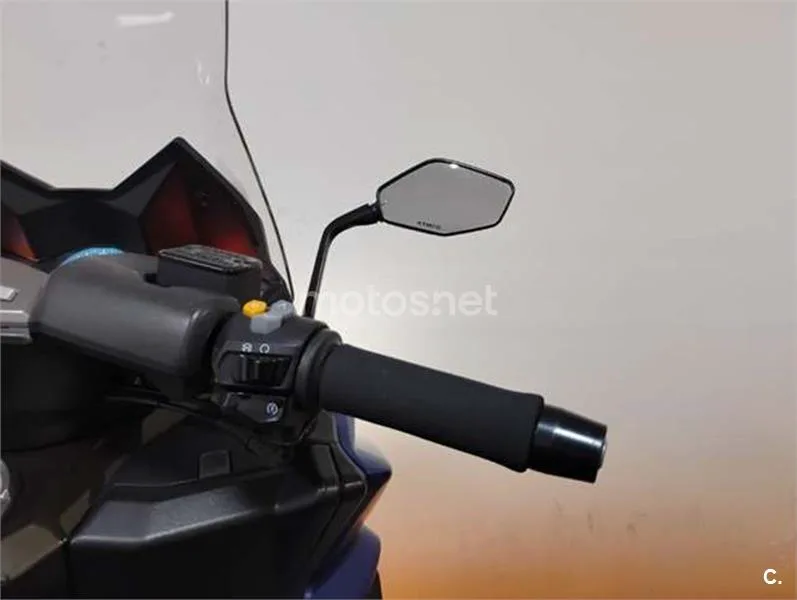 Kymco AK 550 – Vista 15