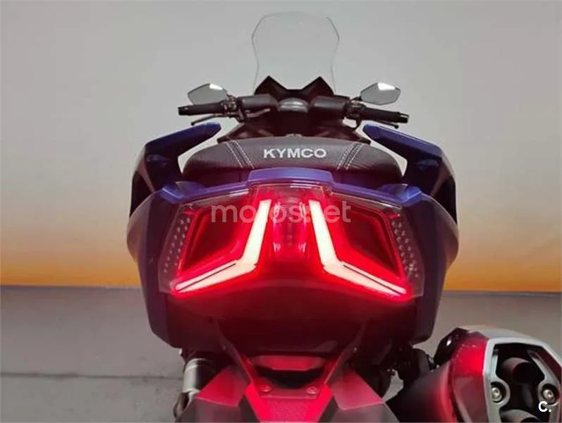 Kymco AK 550 – Vista 6