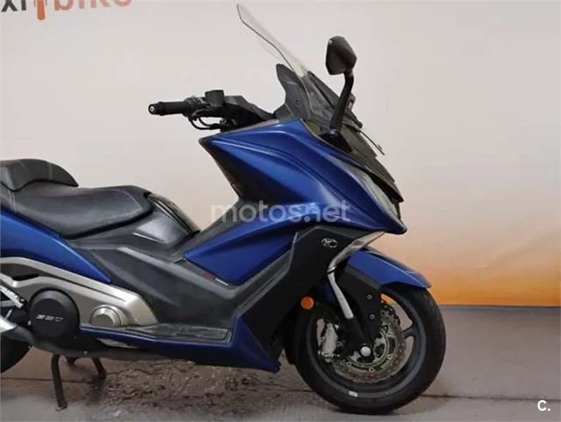 Kymco AK 550 – Vista 8