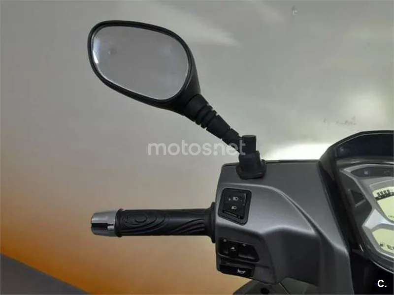 Kymco People S 125 – Vista 11