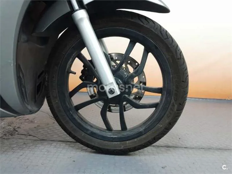 Kymco People S 125 – Vista 9