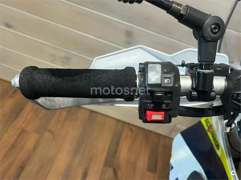 Husqvarna 701 Enduro – Vista 12