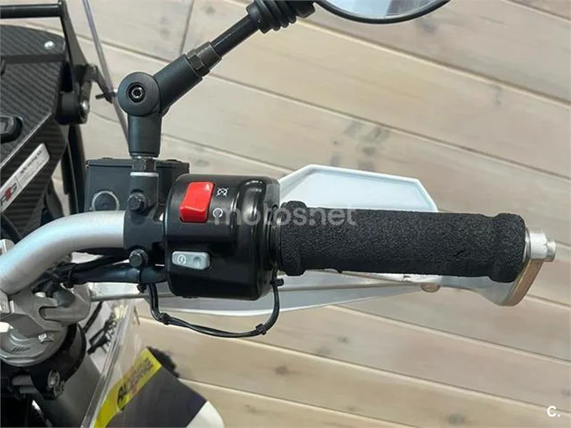 Husqvarna 701 Enduro – Vista 14