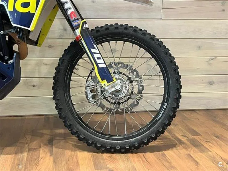 Husqvarna 701 Enduro – Vista 9