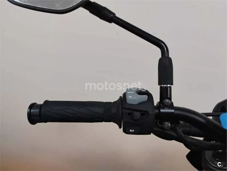 Suzuki GSX-S – Vista 12