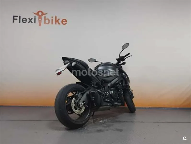 Suzuki GSX-S – Vista 4