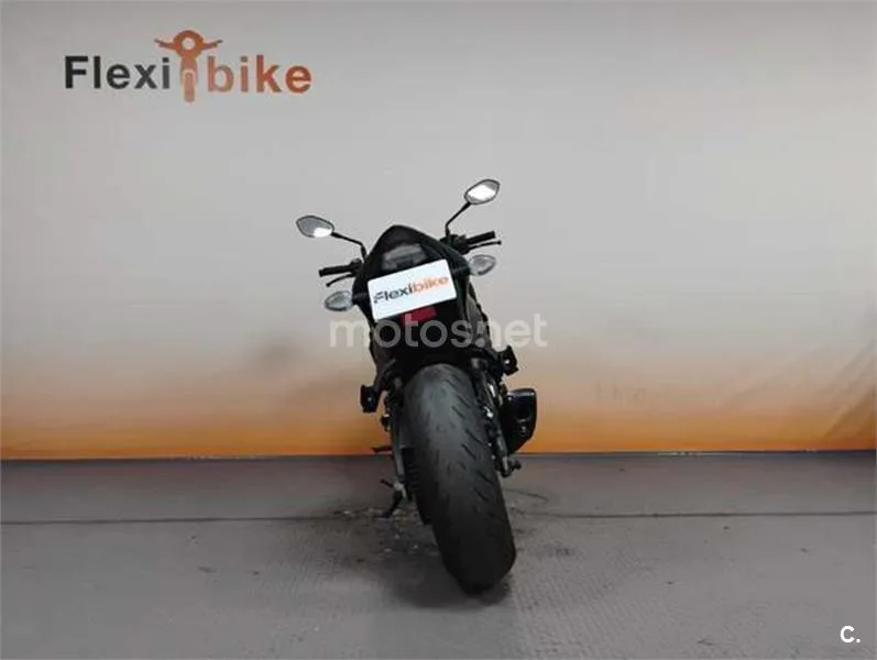 Suzuki GSX-S – Vista 5