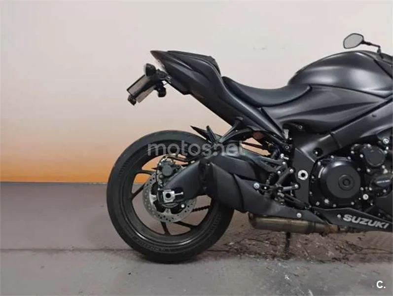 Suzuki GSX-S – Vista 7