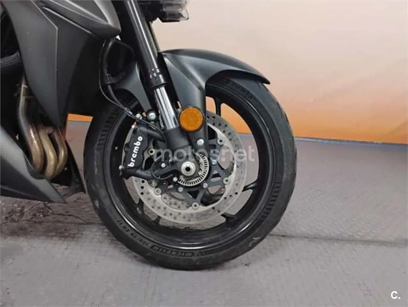 Suzuki GSX-S – Vista 9