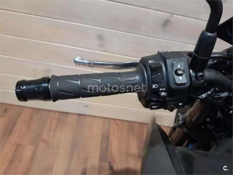 Kawasaki Z900 – Vista 12