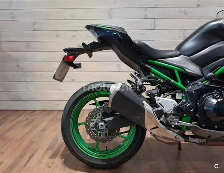 Kawasaki Z900 – Vista 7