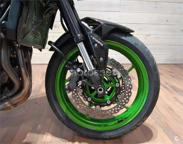 Kawasaki Z900 – Vista 9