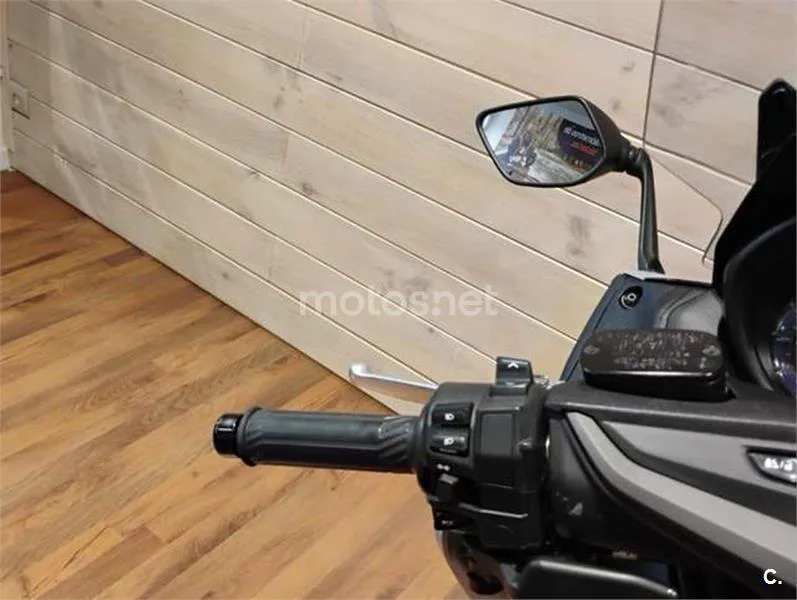 Yamaha TMAX 560 – Vista 11