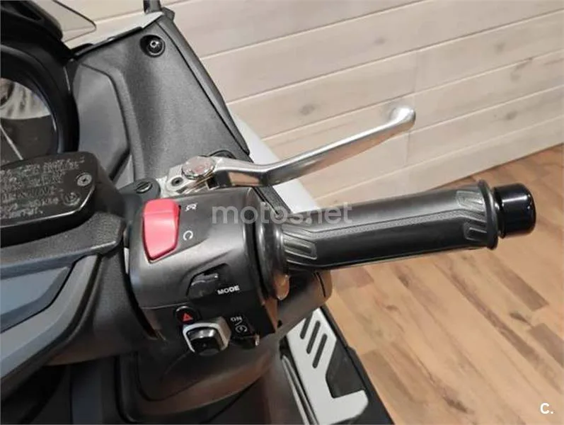 Yamaha TMAX 560 – Vista 14