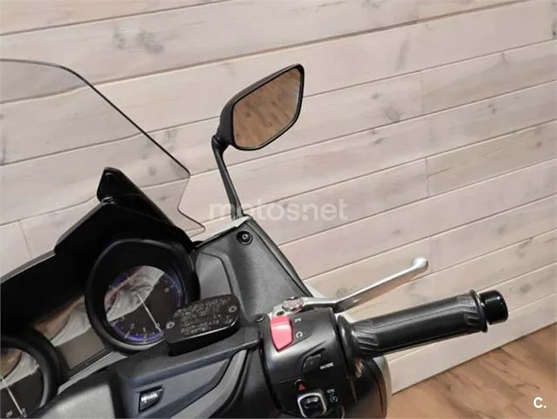 Yamaha TMAX 560 – Vista 15