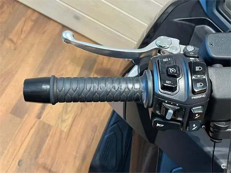 Kymco AK 550 – Vista 12