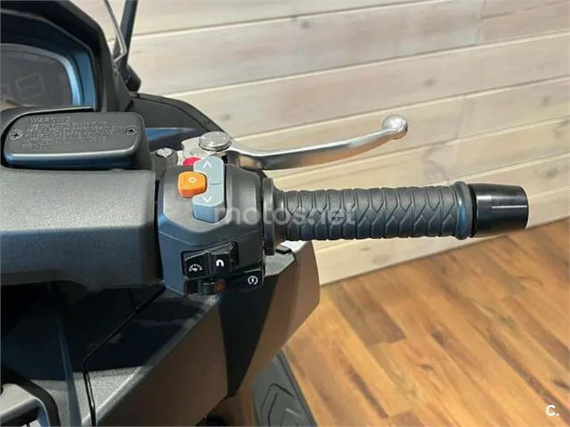 Kymco AK 550 – Vista 14