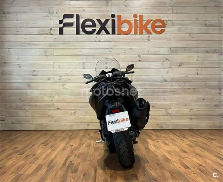 Kymco AK 550 – Vista 5