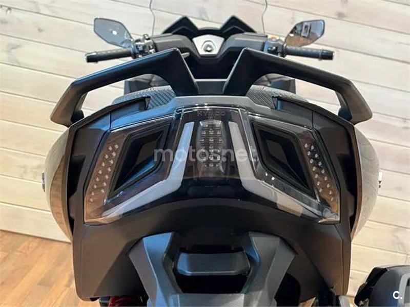 Kymco AK 550 – Vista 6
