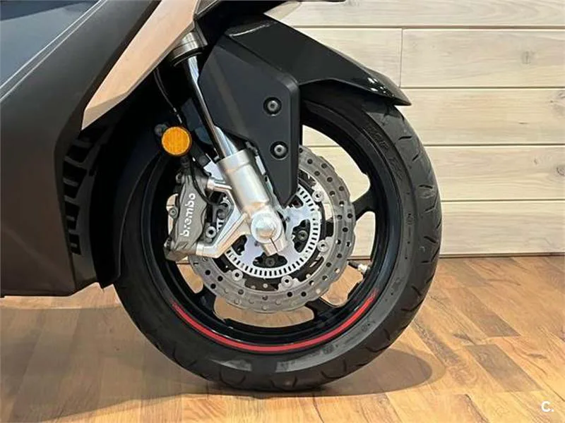 Kymco AK 550 – Vista 9